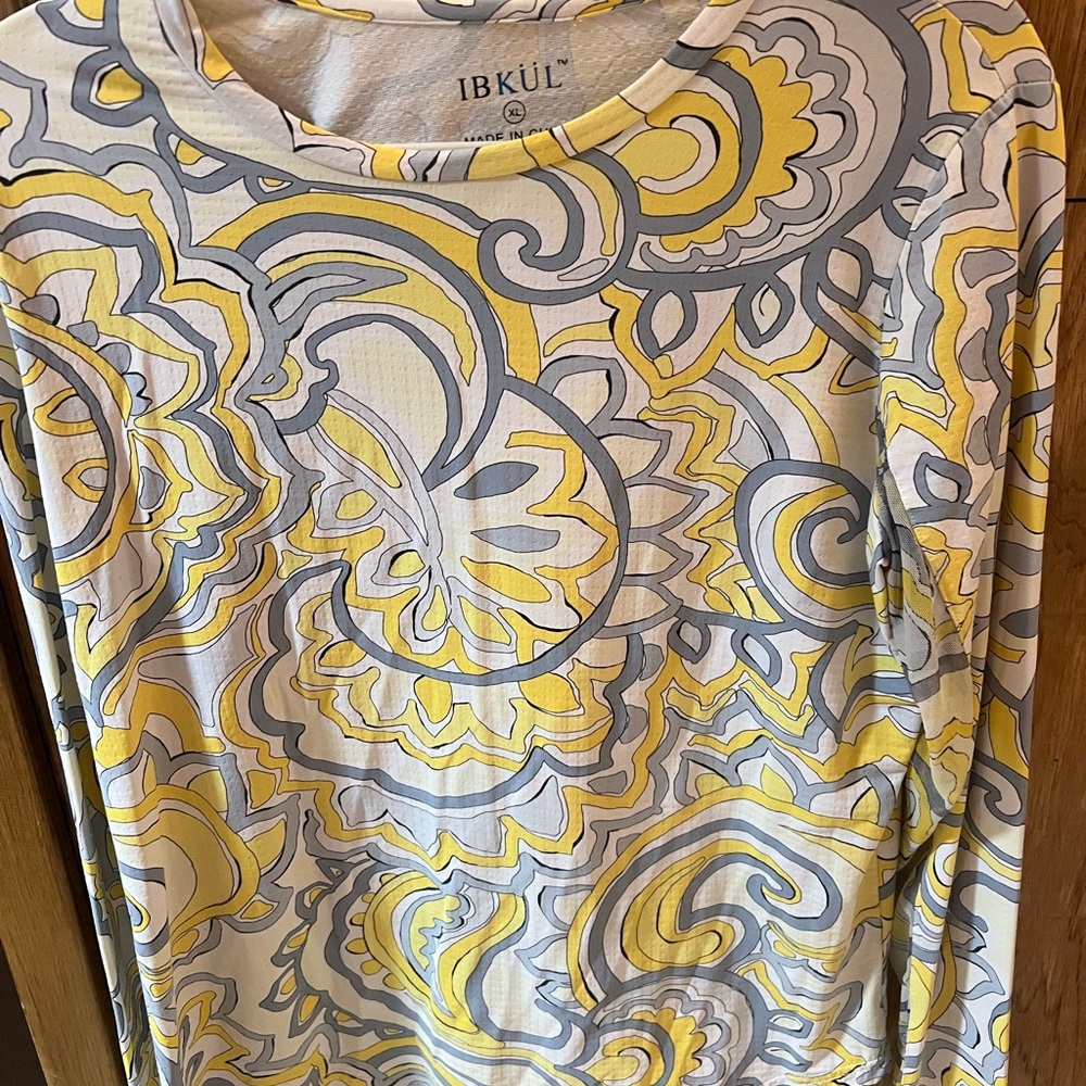 IBKUL Women's Yellow and Gray Patterned Paisley Top